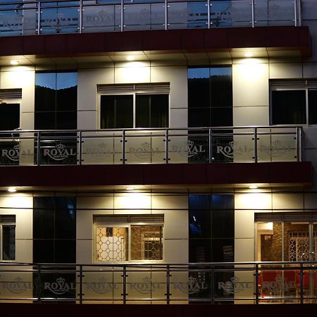 ג'ינג'ה Royal Park Hotel מראה חיצוני תמונה