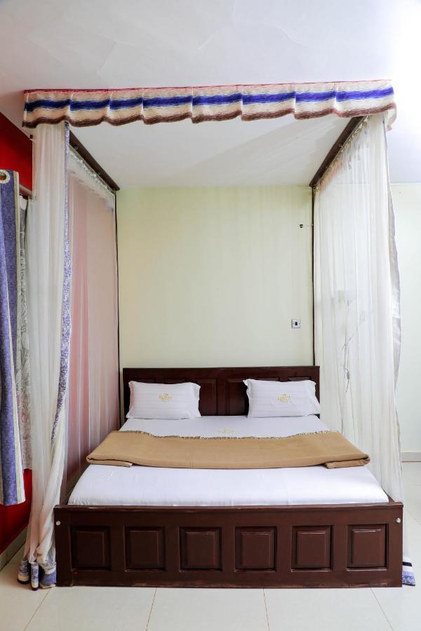ג'ינג'ה Royal Park Hotel מראה חיצוני תמונה