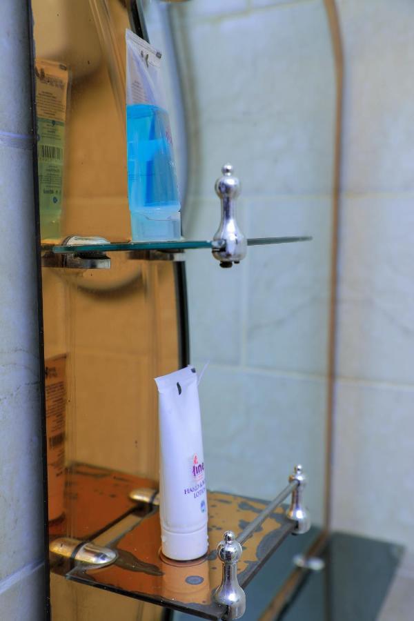ג'ינג'ה Royal Park Hotel מראה חיצוני תמונה