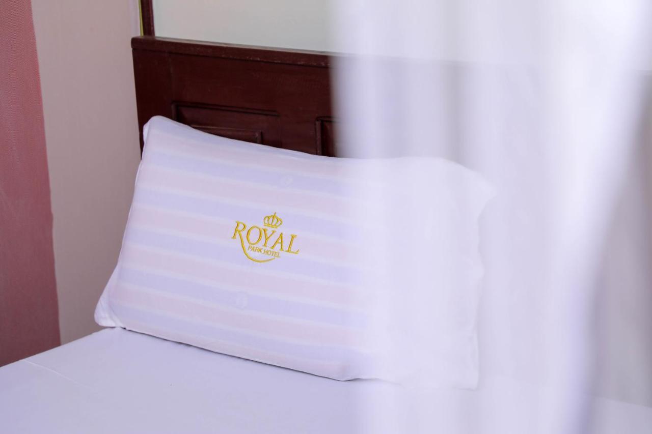 ג'ינג'ה Royal Park Hotel מראה חיצוני תמונה