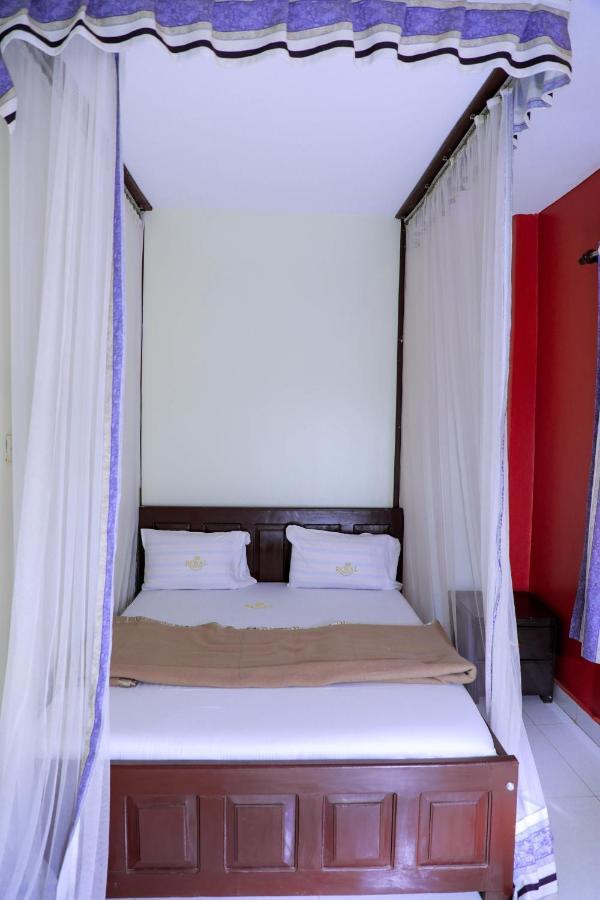 ג'ינג'ה Royal Park Hotel מראה חיצוני תמונה
