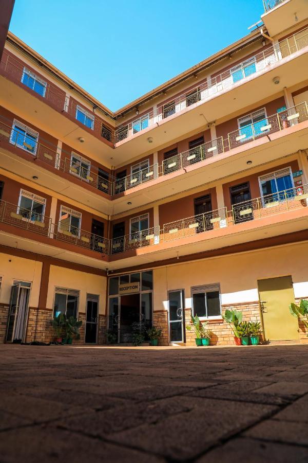 ג'ינג'ה Royal Park Hotel מראה חיצוני תמונה