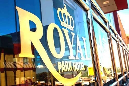 ג'ינג'ה Royal Park Hotel מראה חיצוני תמונה